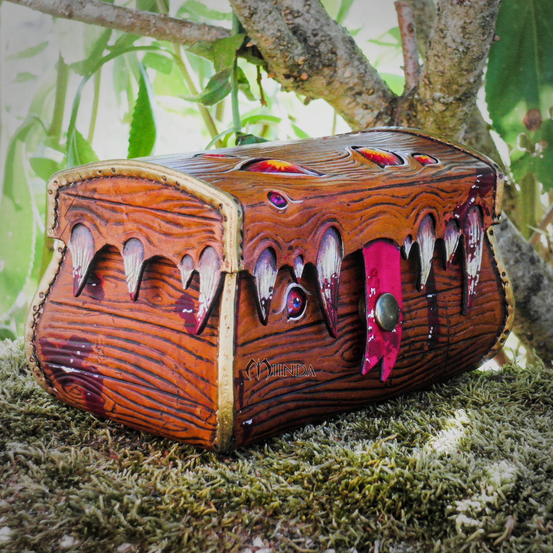boite coffre coffret mimic cuir monstre miinda jdr jeu rôle dés