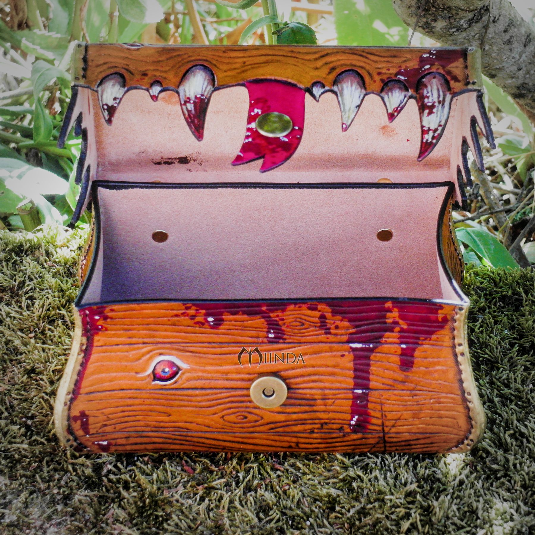 boite coffre coffret mimic cuir monstre miinda jdr jeu rôle dés