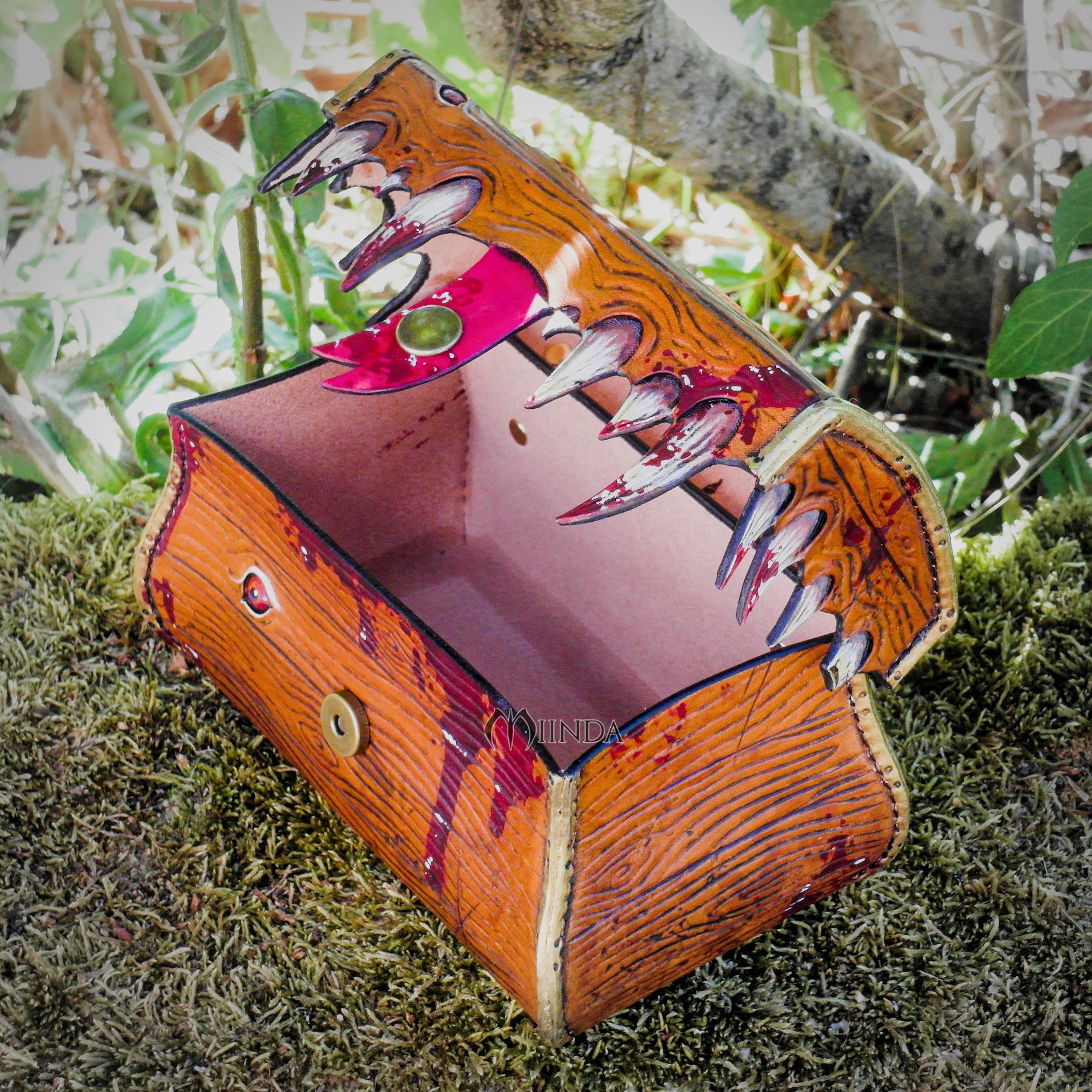 boite coffre coffret mimic cuir monstre miinda jdr jeu rôle dés