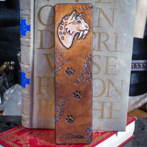 marque-page bookmark cuir lecture livre dino dinosaur paléo paléoart smilodon