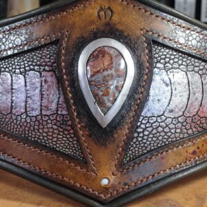 ceinture arcaniste cuir pansière serre-taille corset dragon pierre prêtresse