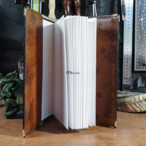 carnet cuir miinda louve opales loup wolf dessin manuscrit grimoire