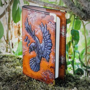 carnet cuir miinda dessin manuscrit grimoire corbeau
