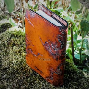 carnet cuir miinda dessin manuscrit grimoire corbeau